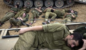 israeli-soldiers-sleep-near-gaza-strip